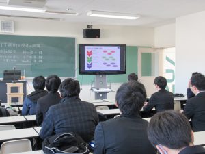 セミナーを受講する学生